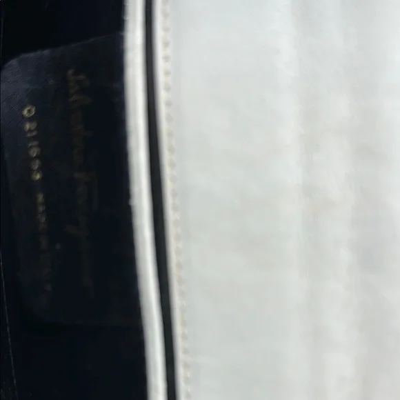 Salvatore Ferragamo White and Gold Crossbody Bag with leather strap - Picture 3 of 8